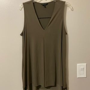 Banana Republic sleeveless v neck top